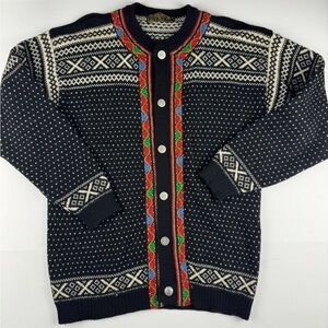Unisex Vintage Wool Setesdal button up sweater measuring large